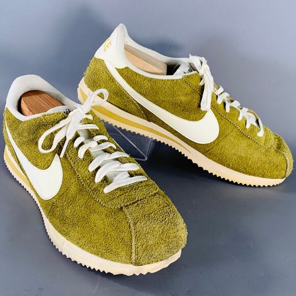 NIKE Size 11 Cortez SE Moss Green Suede Low Top Sneakers - Picture 1 of 8
